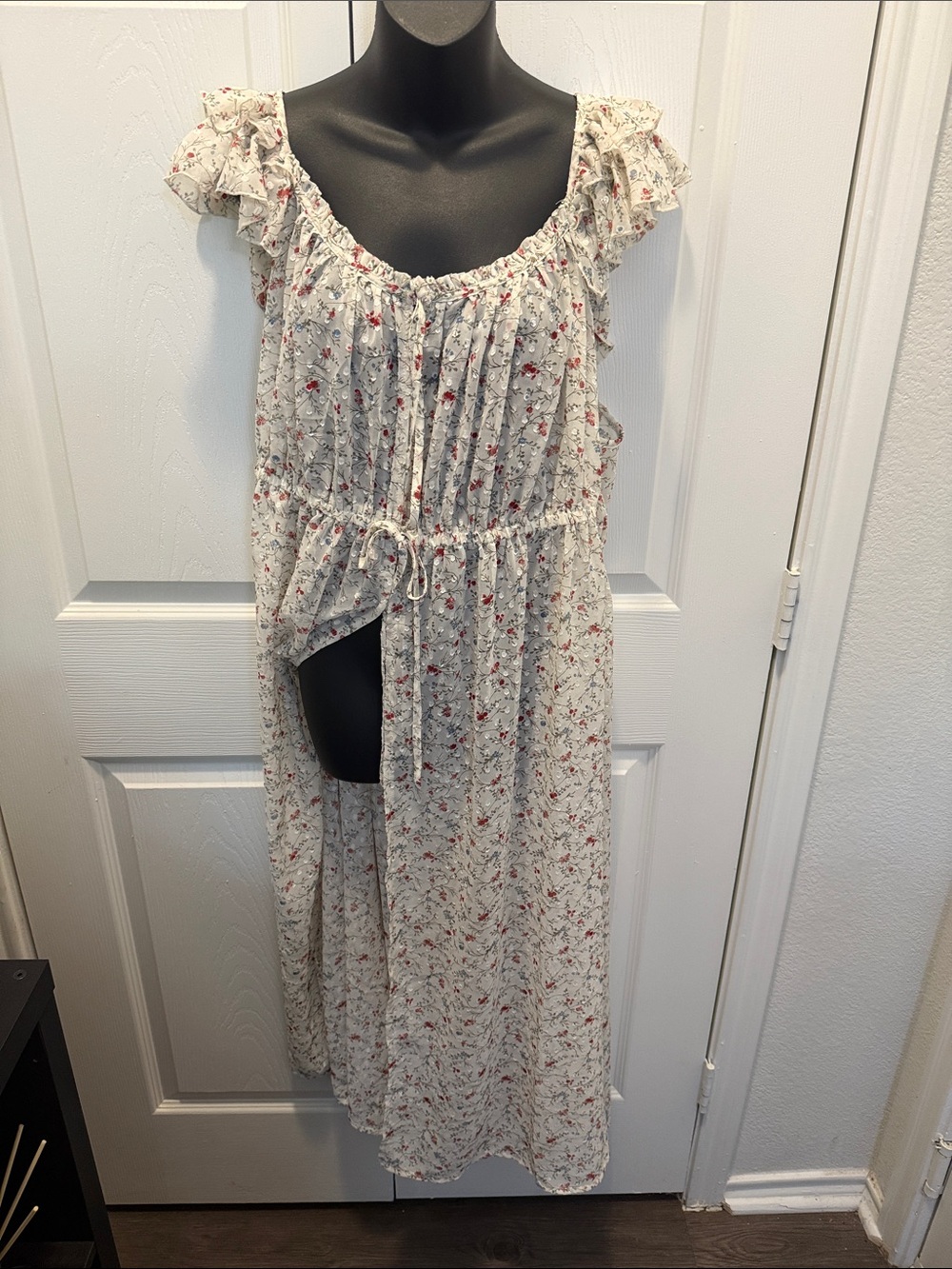 Floral Ruffle Sleeve Duster  in Cream and Red